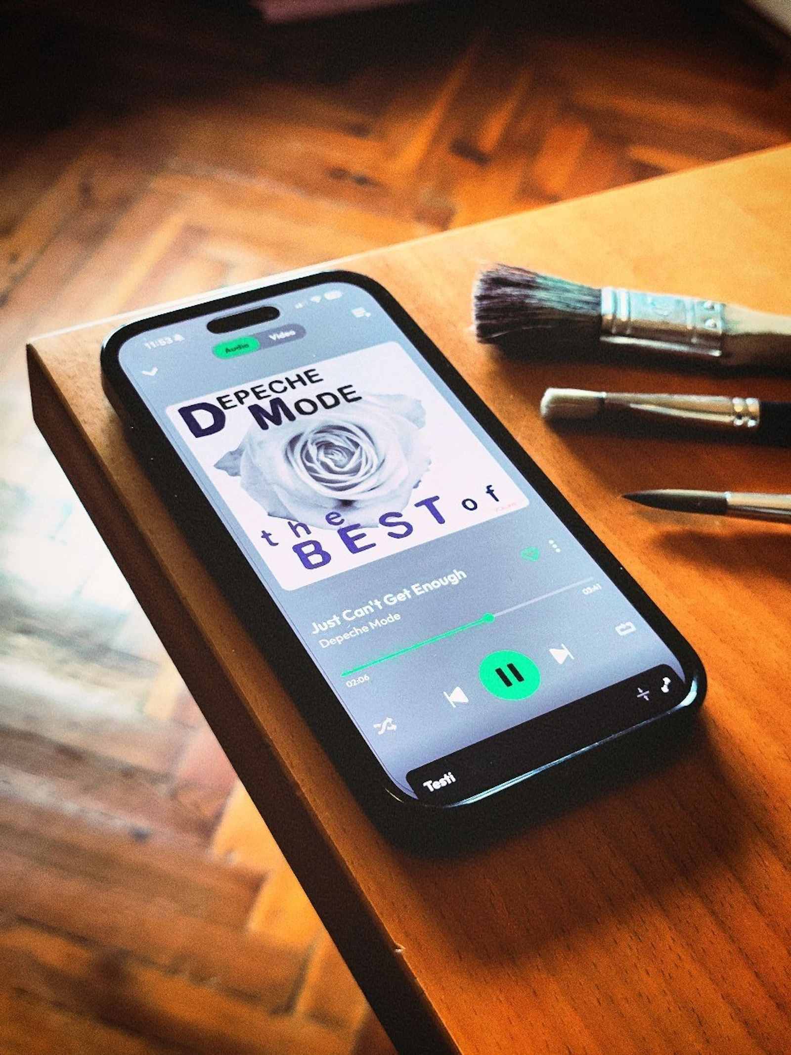 Lyra Music screenshot — Simple and free music discovery based on how you feel