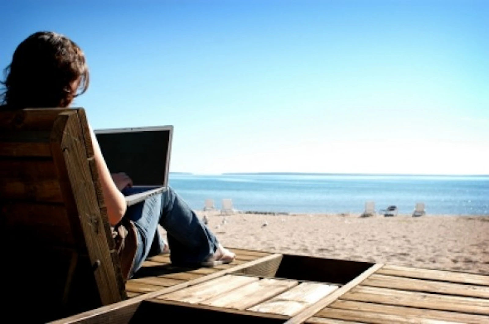 NoDesk screenshot — A curated collection of resources for the digital nomad